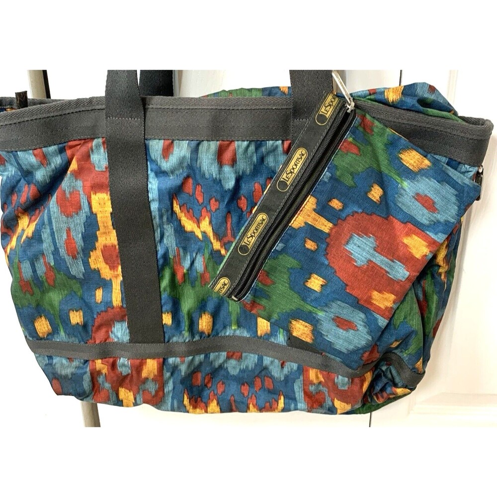 Lesportsac Southwestern Tribal Shoulder Tote Attached Makeup/Accessory Pouch - Picture 2 of 10